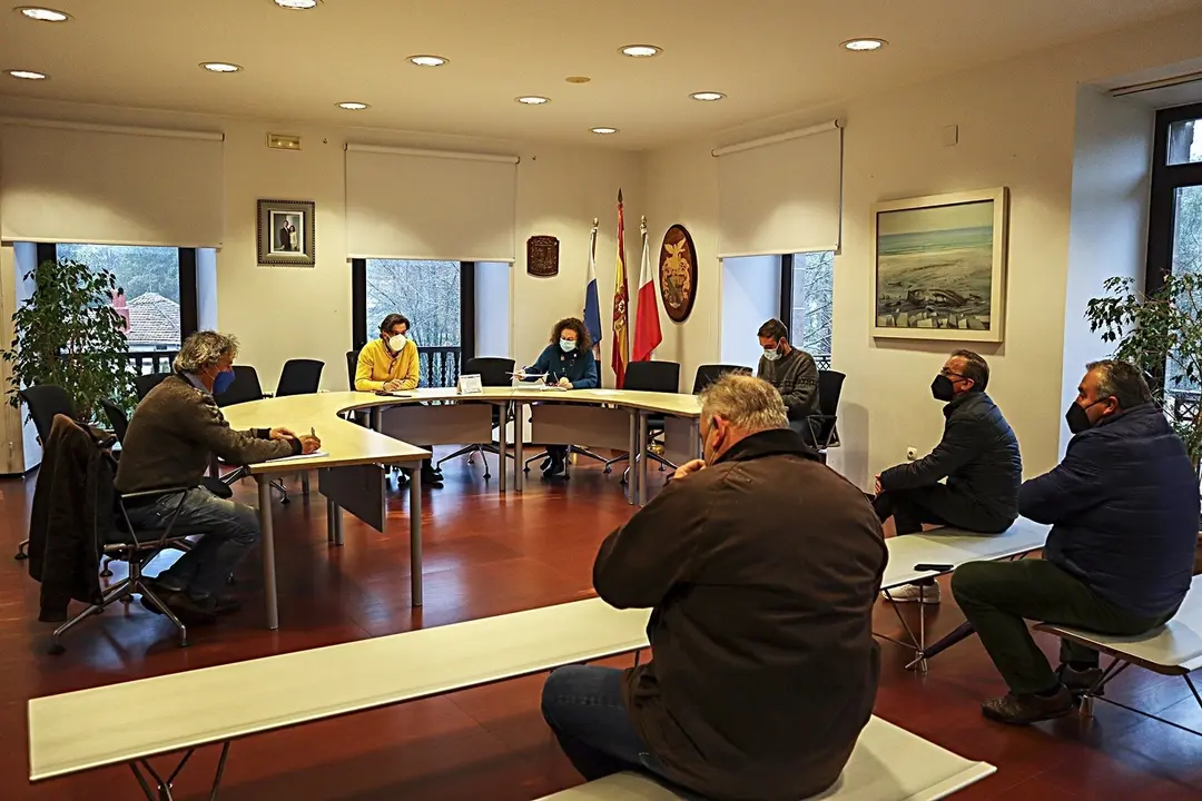 Reuni&oacute;n del Ayuntamiento de Comillas con los hosteleros