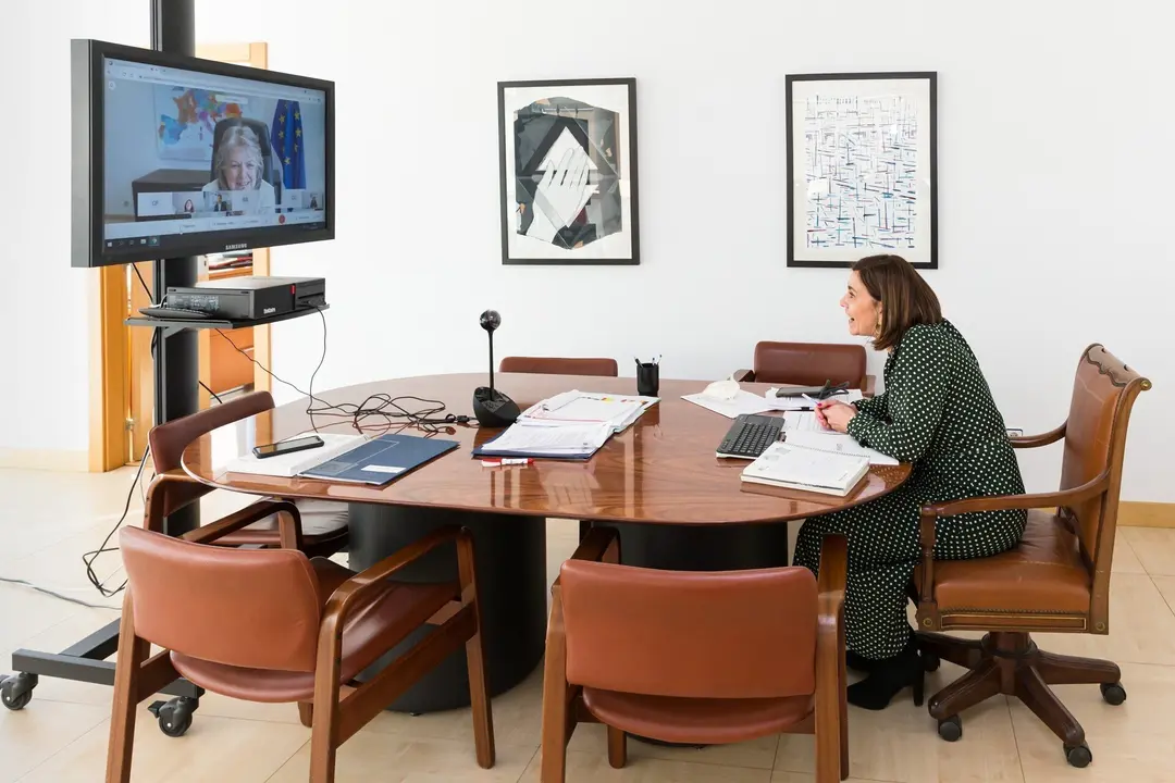 La consejera de Presidencia, Interior, Justicia y Acci&oacute;n Exterior, Paula Fern&aacute;ndez Via&ntilde;a, se re&uacute;ne por videoconferencia con la comisaria de Cohesi&oacute;n y Reformas, Elisa Ferreira.