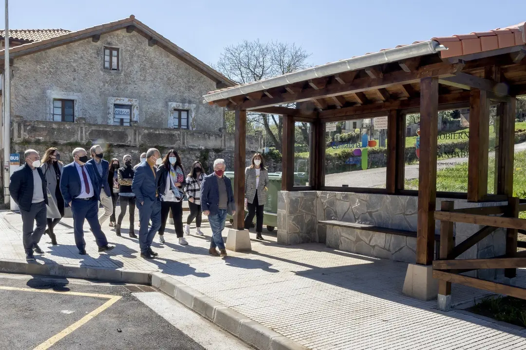 El Consejero De Industria, Turismo, Innovaci&oacute;n, Transporte Y Comercio, Javier L&oacute;pez Marcano, Visita Villaescusa