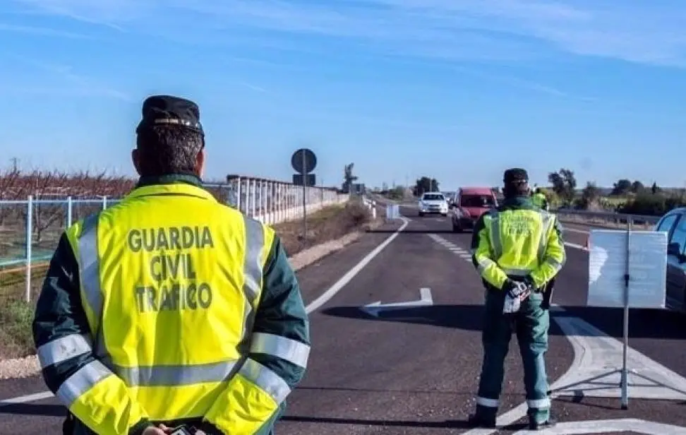 Rdo. Nota De Prensa Guardia Civil Trafico (Se Oculta En Su Domicilio Por Conducir De Madrugada Y Sin Permio De Conducci&oacute;n)