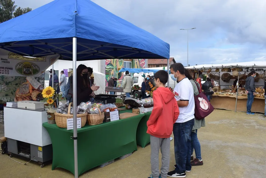 Mercado agroalimentario de oto&ntilde;o.- Archivo