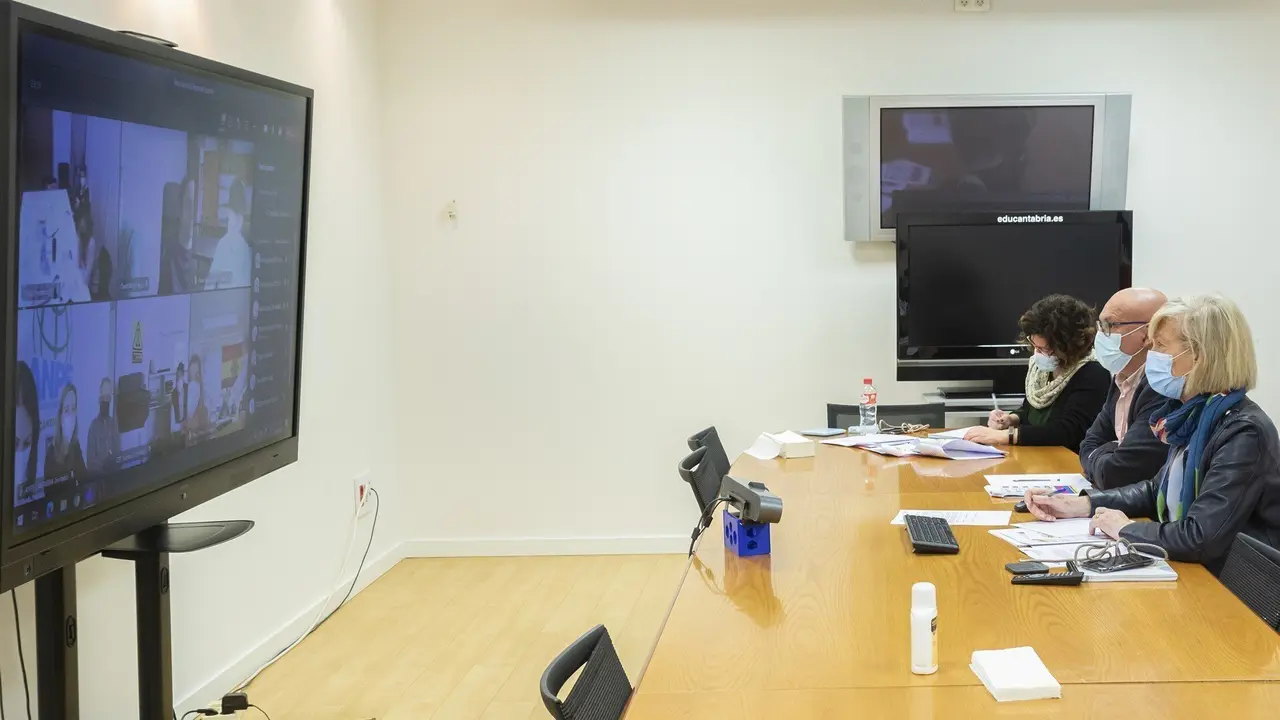 La consejera de Educaci&oacute;n y Formaci&oacute;n Profesional,&nbsp;Marina Lomb&oacute;, preside la reuni&oacute;n telem&aacute;tica de la Mesa Sectorial de Educaci&oacute;n.