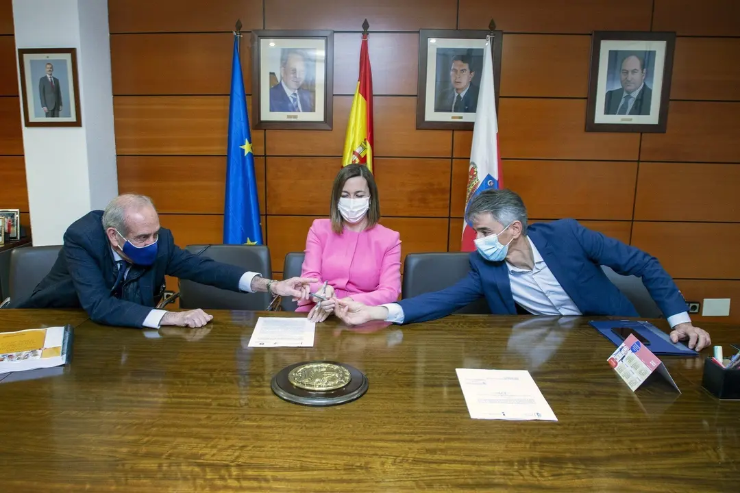 La Consejera De Econom&iacute;a Y Hacienda, Mar&iacute;a S&aacute;nchez, Firma Un Convenio De Colaboraci&oacute;n Con El Colegio De Economistas