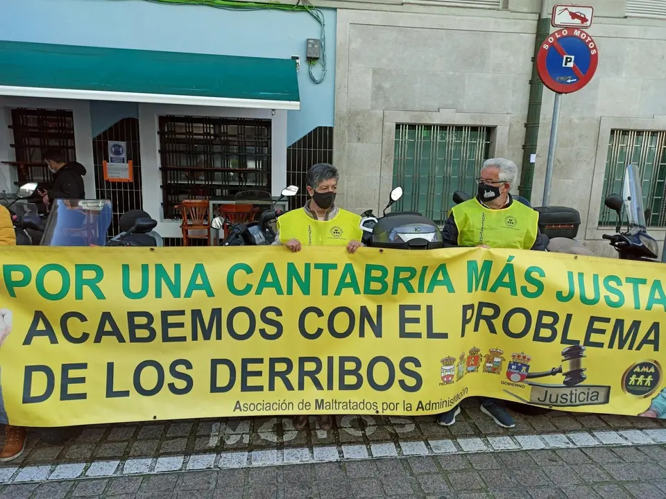 Concentracion de AMA ante la sede del Gobierno