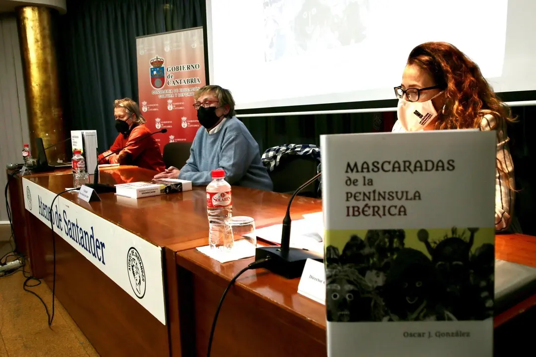 Prsentaci&oacute;n del libro 'Mascaadas de la pen&iacute;nsula ib&eacute;rica en el Ateneo