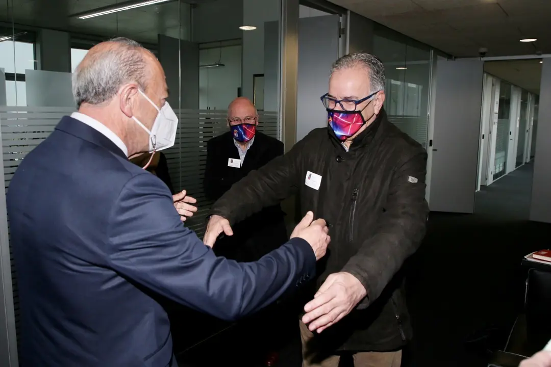 El consejero de Industria, Javier L&oacute;pez Marcano, y el alcalde de Medio Cudeyo, Juan Jos&eacute; Perojo