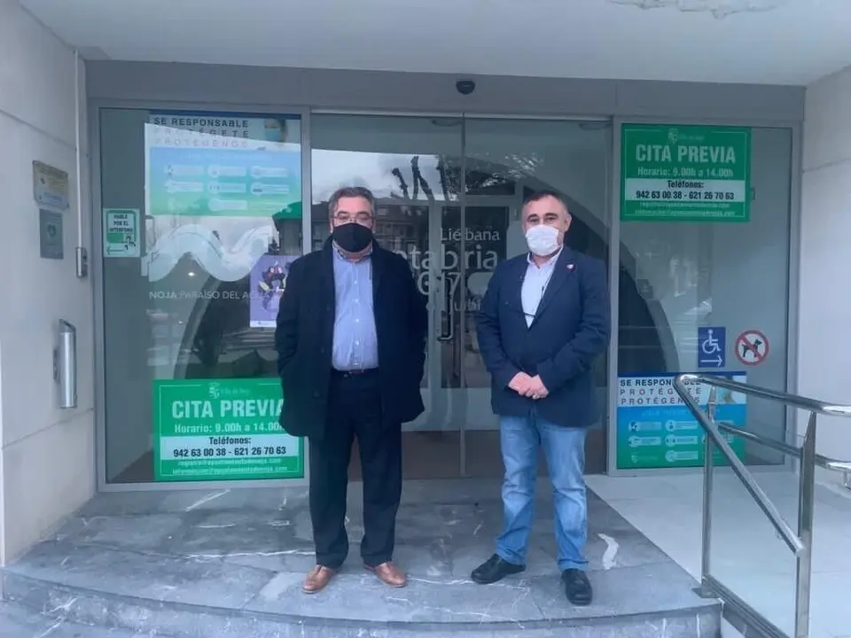 El alcalde de Noja, Miguel &Aacute;ngel Ruiz Lav&iacute;n, y el senador Jos&eacute; Miguel Fern&aacute;ndez Viadero