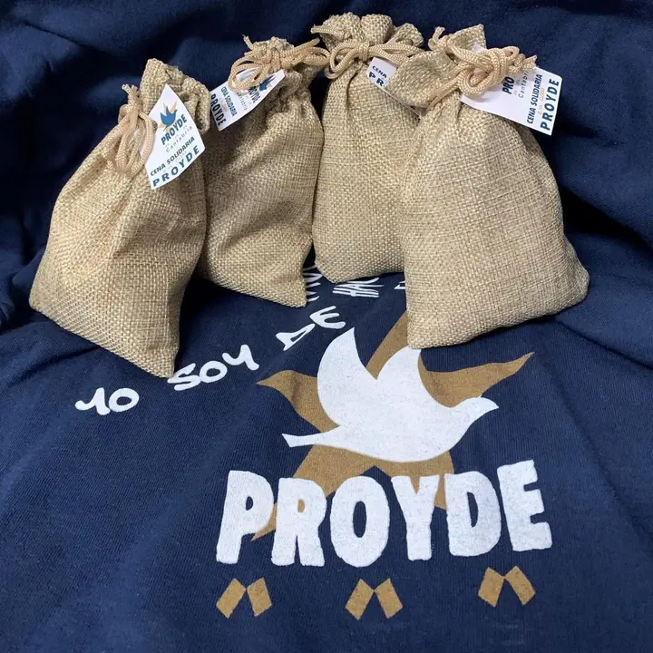 Sacos de arroz de la cena solidaria