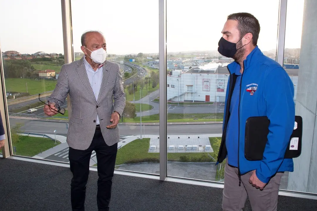 Marcano con el presidente de la Federaci&oacute;n de Taxis, Manu Andoni Ruiz.