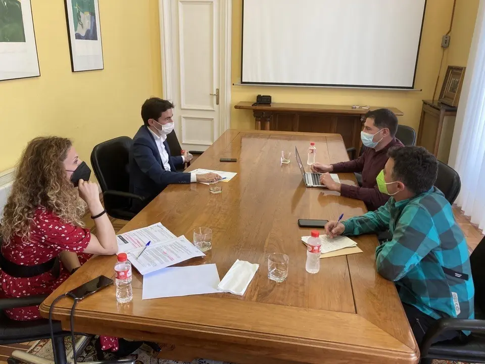 Reuni&oacute;n Mesas Movilidad con delegada del Gobierno y Pedro Casares