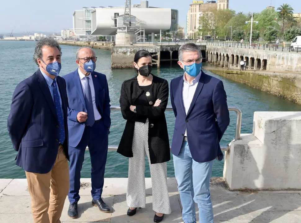 De izda a derecha: El presidente del Puerto de Santander, Francisco Mart&iacute;n; el consejero de Turismo y vicepresidente de la APS, Javier L&oacute;pez Marcano; la alcaldesa de Santander, Gema Igual, y el concejal de Fomento, C&eacute;sar D&iacute;az