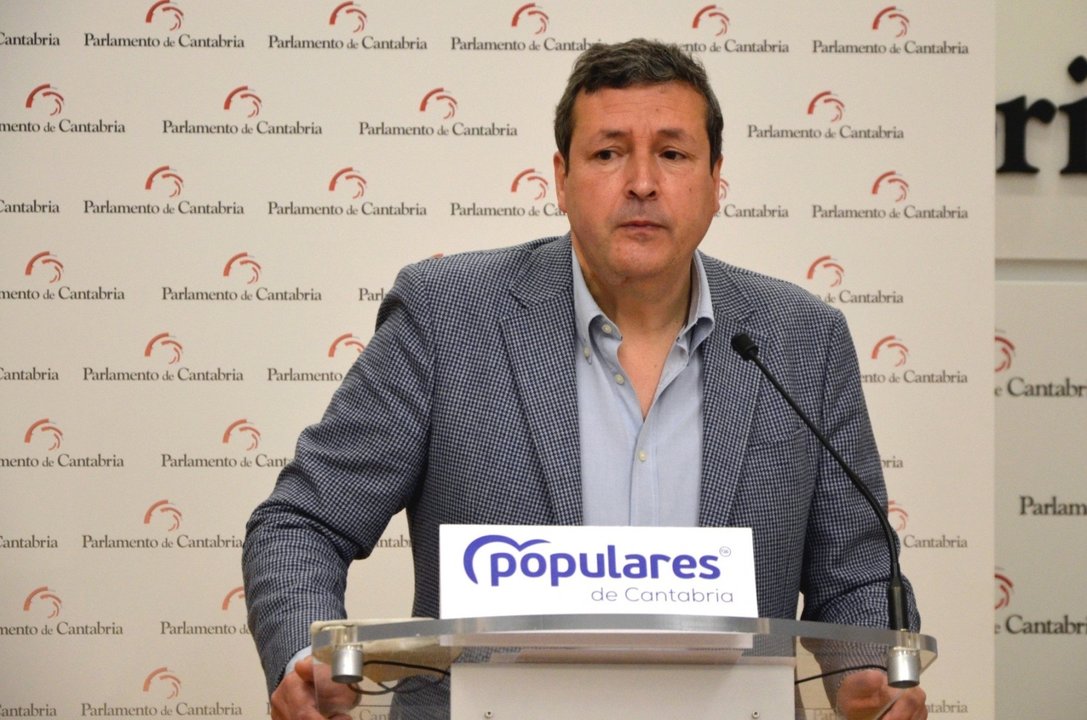 El portavoz del PP en el Parlamento de Cantabria, Íñigo Fernández