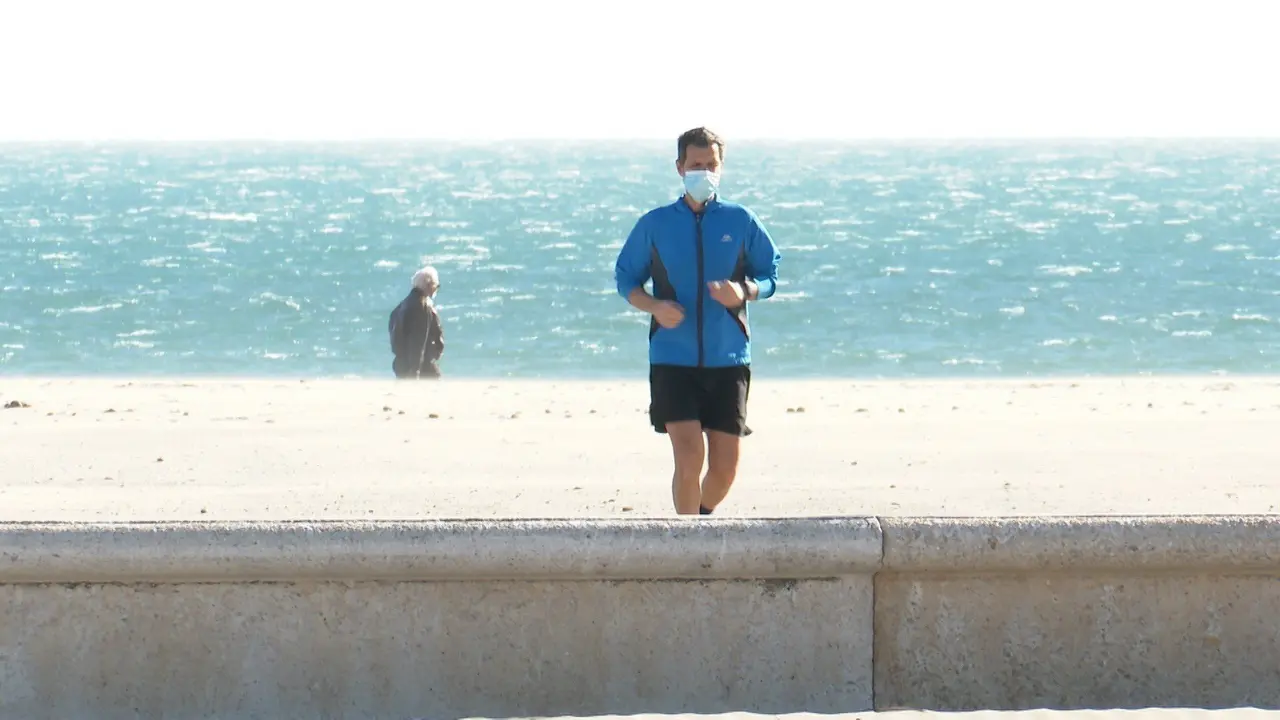Archivo - Uso obligatorio de la mascarilla para hacer deporte en la Comunitat Valenciana