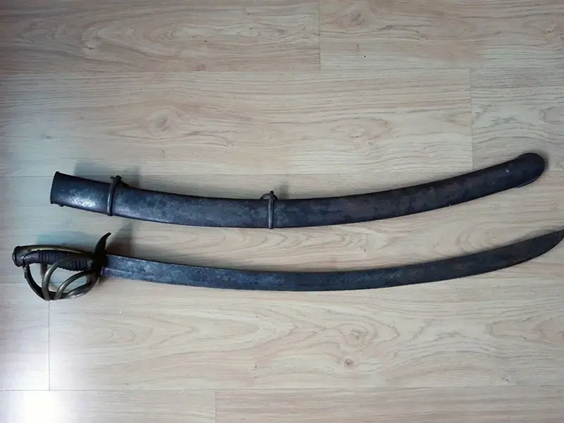 Archivo - Sable de caballer&iacute;a ligera incorporado al Museo Mar&iacute;timo del Cant&aacute;brico