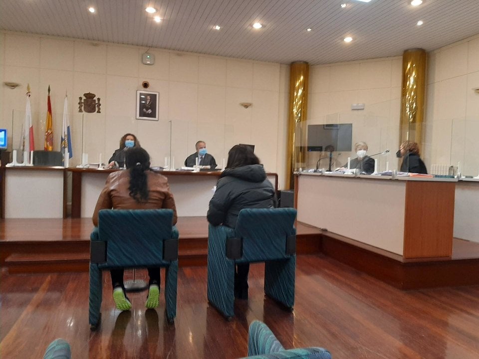 Acusada de apuñalar a su cuñada y prender después fuego a la vivienda en Torrelavega, durante el juicio en la Audiencia Provincial