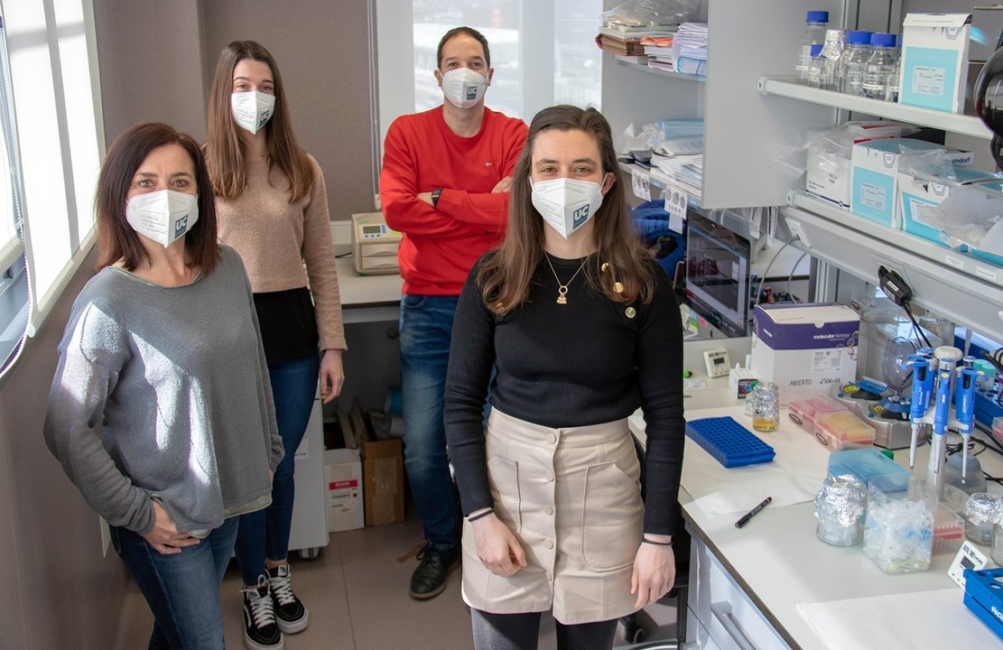 De izquierda a derecha Rosa Blanco, Laura Quevedo, Ignacio Varela y Beatriz Monterde, en el laboratorio del IBBTEC
