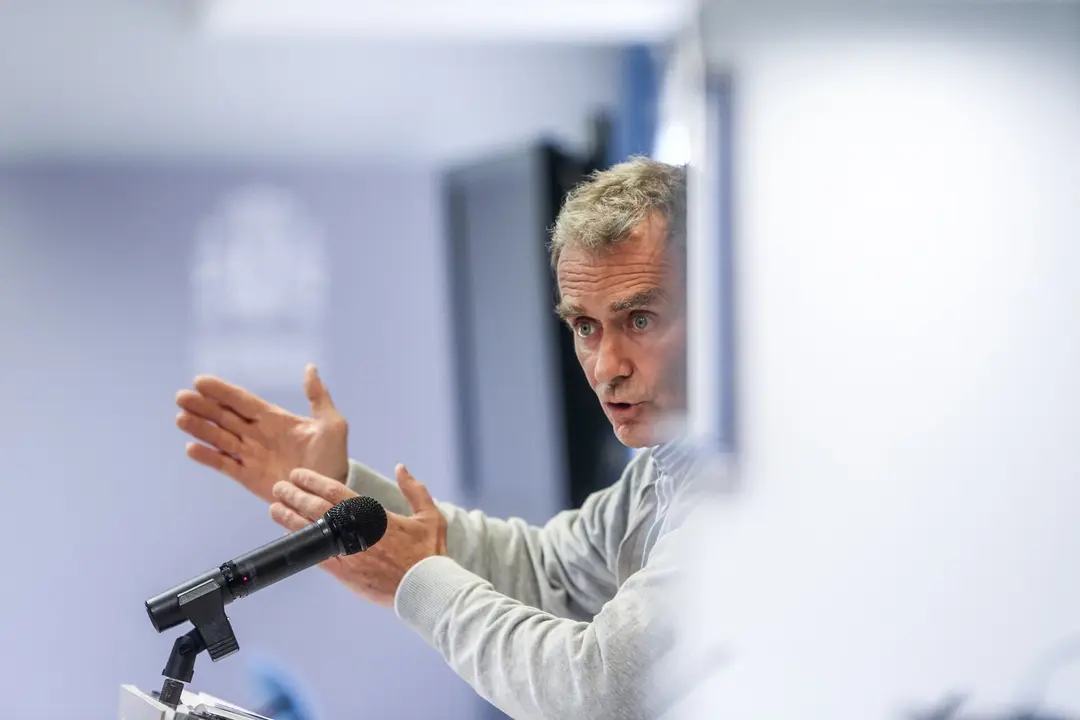 El director del Centro de Alertas y Emergencias Sanitarias (CCAES), Fernando Sim&oacute;n durante una rueda de prensa convocada ante los medios, en el Complejo de La Moncloa, Madrid, (Espa&ntilde;a), a 29 de marzo de 2021. Sim&oacute;n ha advertido de que hasta 12 comunidades