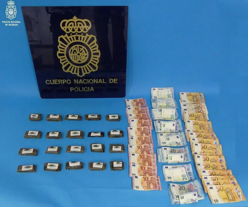 Droga y dinero intervendio a los dos detenidos por tr&aacute;fico de drogas en Torrelavega