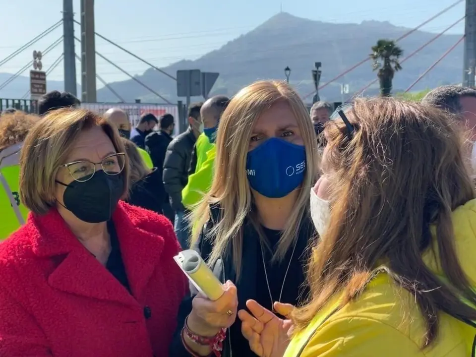Dirigentes del PSOE en la planta de SEG en Treto