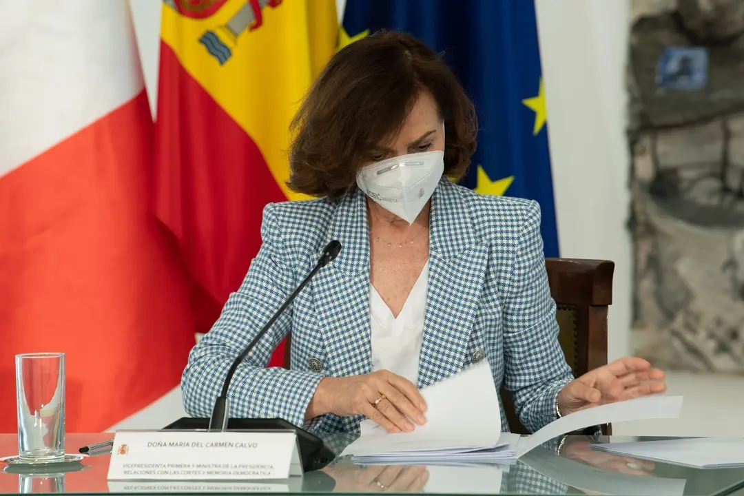 La vicepresidenta primera del Gobierno, Carmen Calvo, en un encuentro telem&aacute;tico de la  XXVI Cumbre Franco-Espa&ntilde;ola.