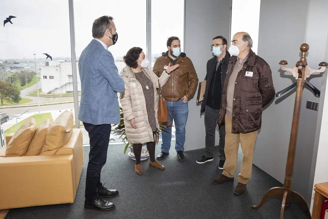 El Consejero De Desarrollo Rural, Ganader&iacute;a, Pesca, Alimentaci&oacute;n Y Medio Ambiente, Guillermo Blanco, Se Re&uacute;ne Con La Alcaldesa De Limpias, Mar&iacute;a Del Mar Iglesias.