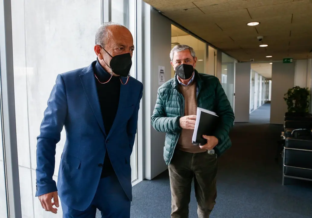 El consejero de Industria, Javier L&oacute;pez Marcano, y el alcalde de Suanes, Andr&eacute;s Ruiz Moya