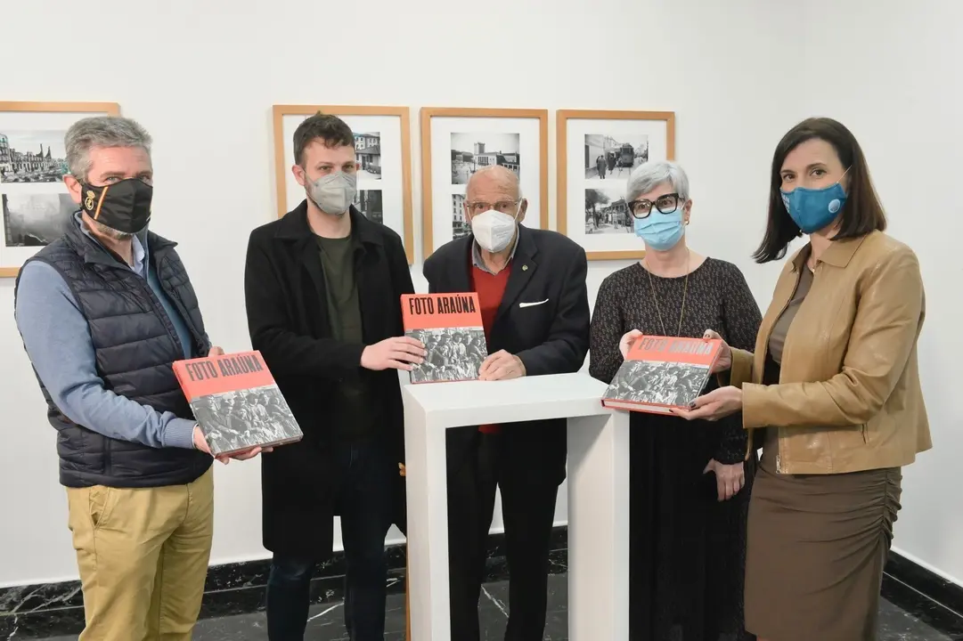 Presentaci&oacute;n de la exposici&oacute;n en el CDIS sobre la obra de los fot&oacute;grafos Joaqu&iacute;n y Jos&eacute; Luis Ara&uacute;na