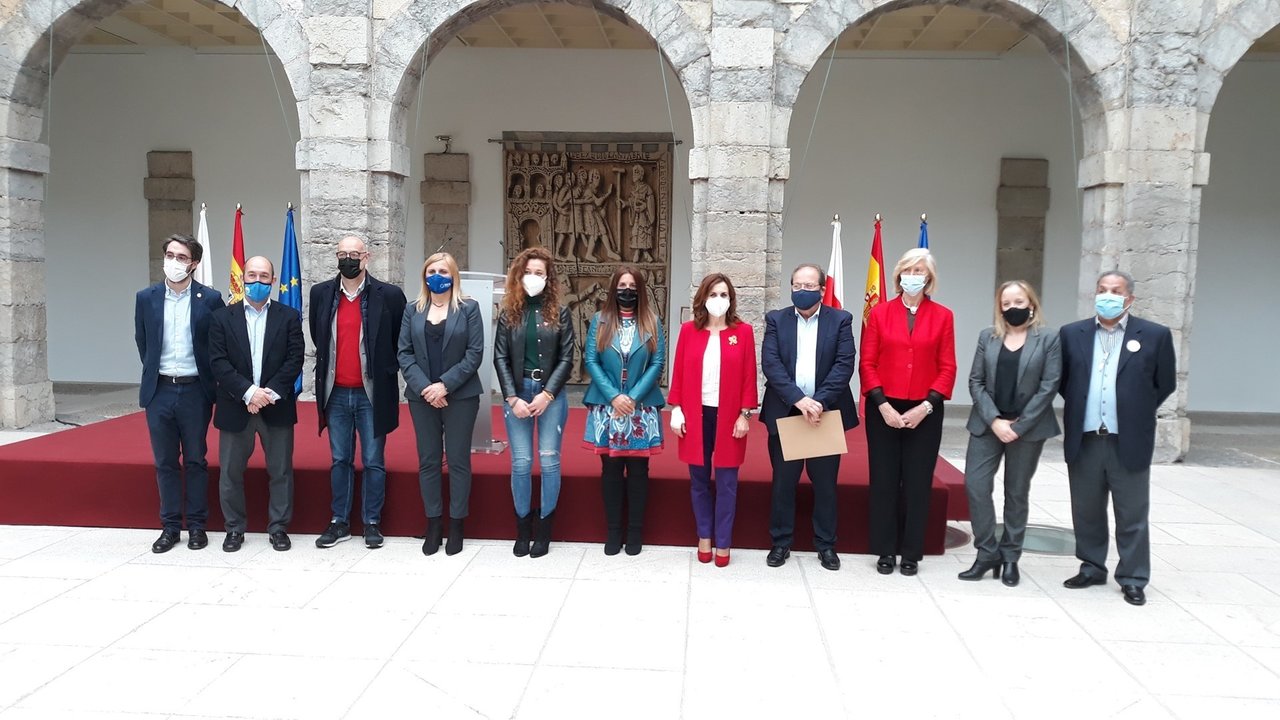 Acto del Día del Pueblo Gitano en el Parlamento de Cantabria