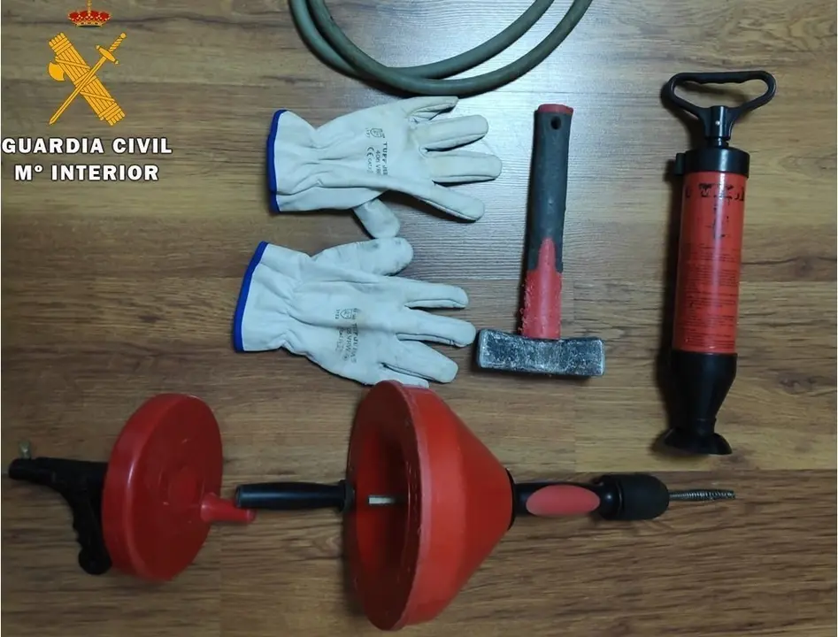 Herramientas intervenidas al detenido por robo en Castro Urdiales