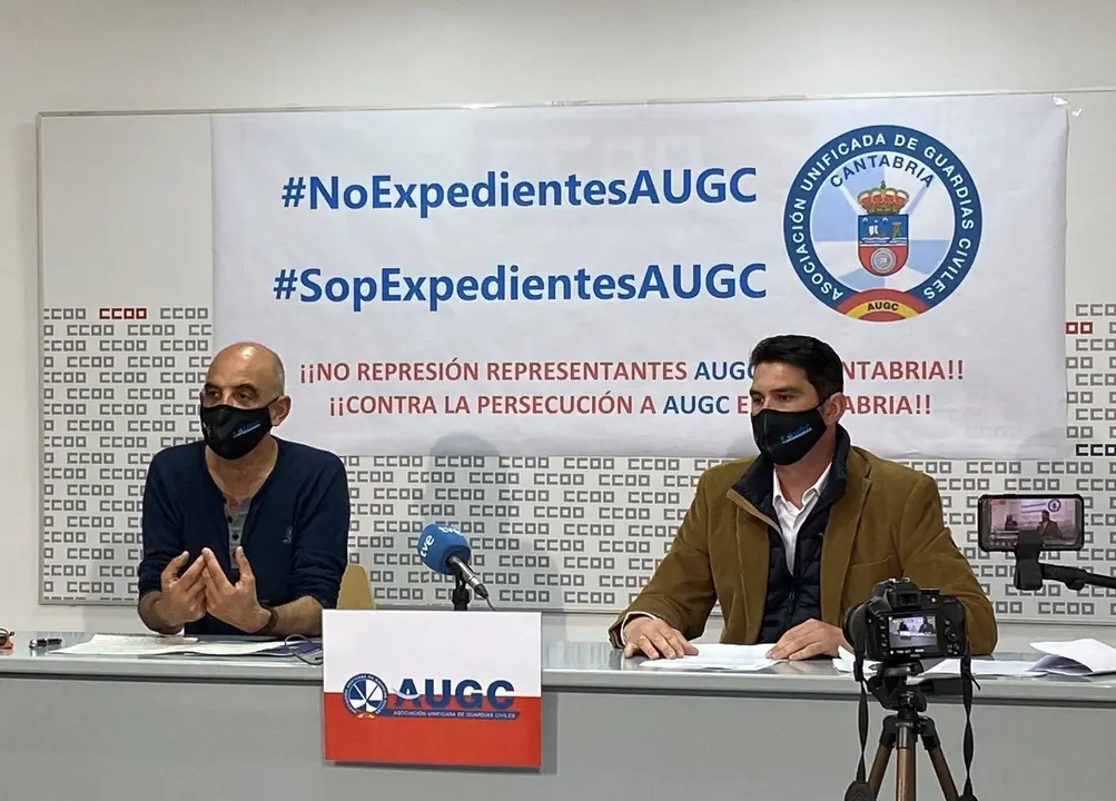 El secretario provincial de AUGC en Cantabria, &Aacute;ngel Iglesias (izda) y el responsable de Comunicaci&oacute;n a nivel nacional de la asociaci&oacute;n, Pedro Carmona