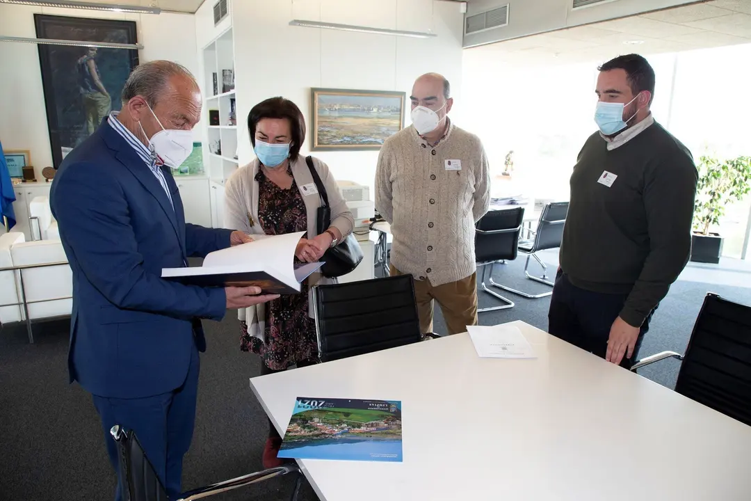 El consejero de Industria, Turismo, Innovaci&oacute;n, Transporte y Comercio, Javier L&oacute;pez Marcano, se re&uacute;ne con la alcaldesa de Limpias, Mar&iacute;a del Mar Iglesias, en el PCTCAN