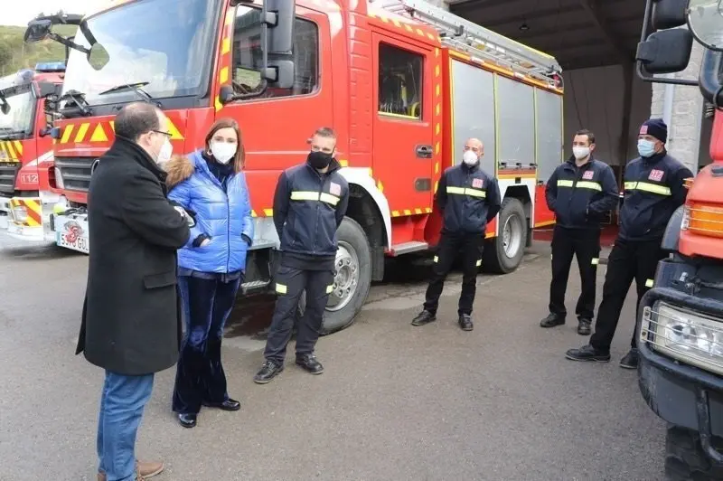 La consejera de Presidencia, en una visita al parque de bomberos de Tama