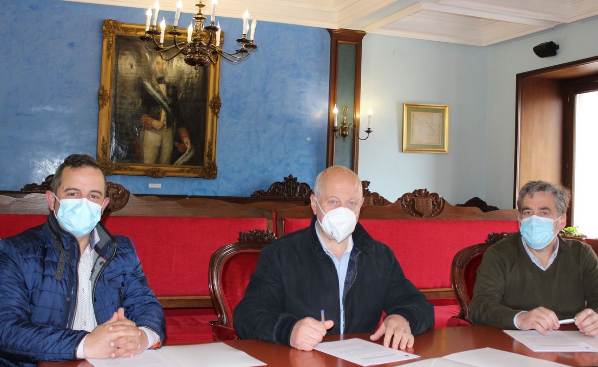 Firma del convenio entre el Ayuntamiento de Reinosa y ACER