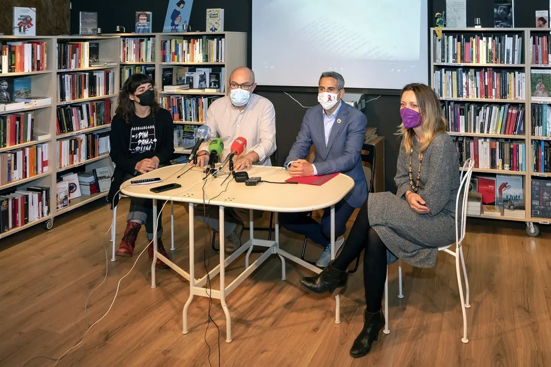 El Vicepresidente Y Consejero De Universidades, Igualdad, Cultura Y Deporte, Pablo Zuloaga, Participa En La Presentaci&oacute;n Del Proyecto 'Notas Al Margen'.