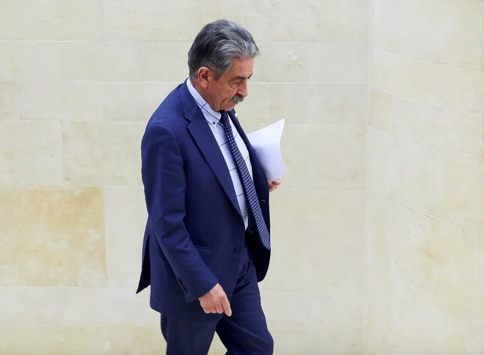 Archivo - El presidente de Cantabria, Miguel Angel Revilla, en el Parlamento de Cantabria