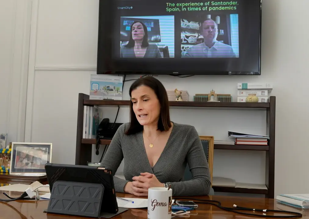 La alcaldesa de Santander, Gema Igual, en una conferencia sobre smart city con Ucrania