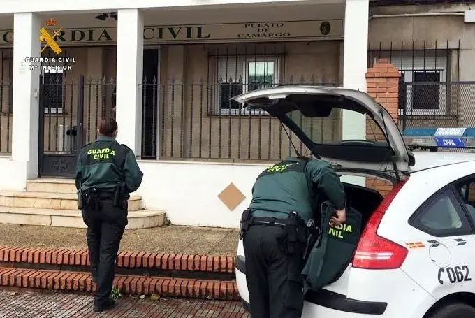 Patrulla de la Guardia Civil de Camargo