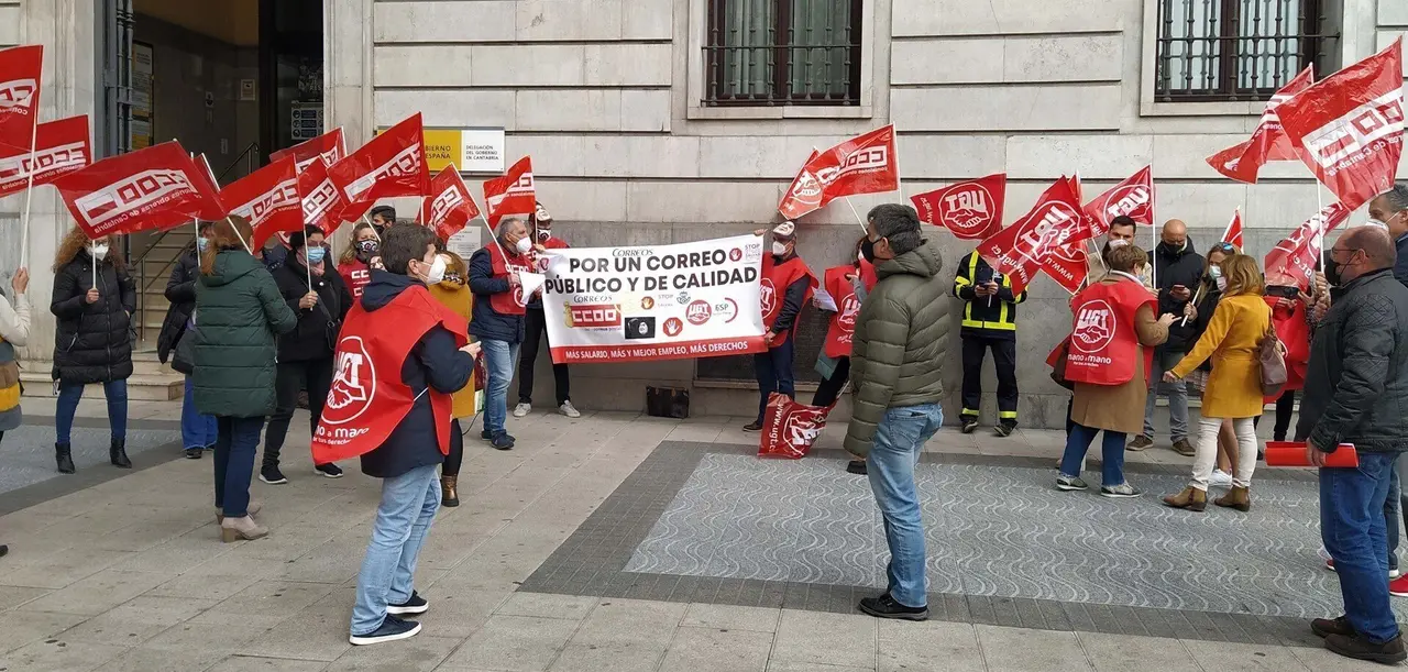 Concentraci&oacute;n de UGT y CCOO de Correos