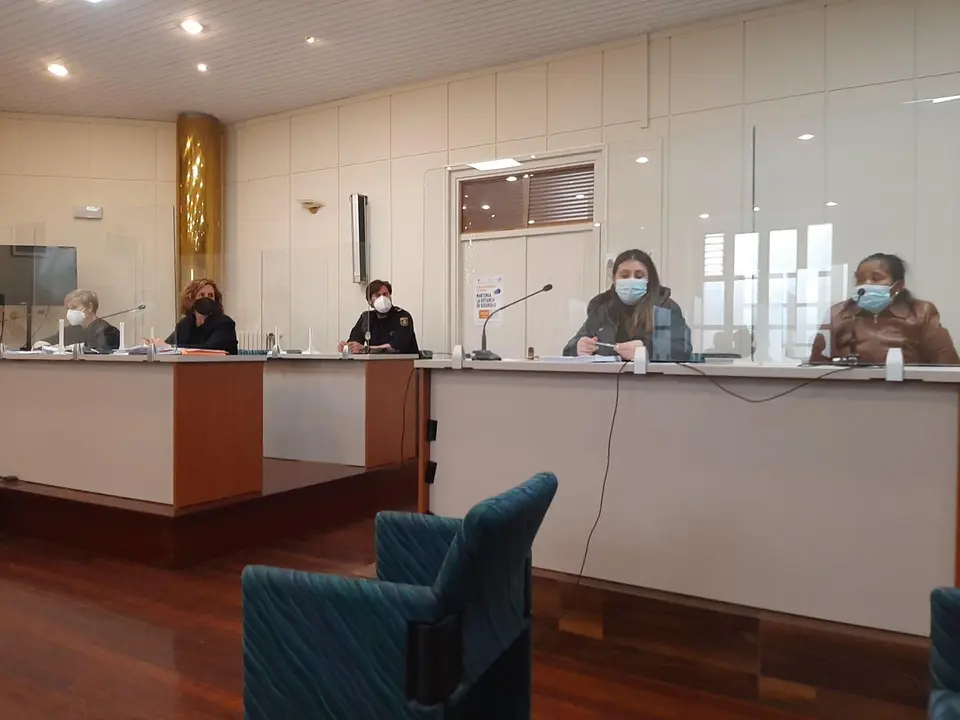 Acusada de matar a pu&ntilde;aladas a su cu&ntilde;ada y prender fuego despu&eacute;s a la casa donde viv&iacute;an en Torrelavega