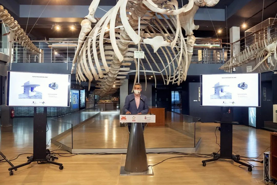 El Vicepresidente Y Consejero De Universidades, Igualdad, Cultura Y Deporte, Pablo Zuloaga, En El Museo Mar&iacute;timo Del Cant&aacute;brico