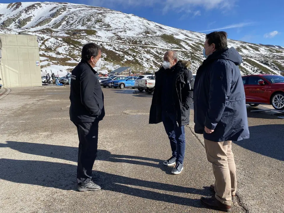 El consejero de Turismo, Javier L&oacute;pez Marcano, en Alto Campoo