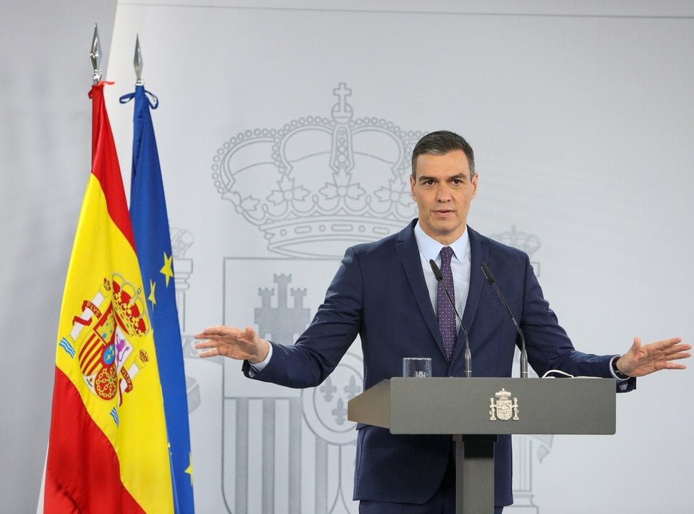El presidente del Gobierno, Pedro Sánchez, interviene en una rueda de prensa tras la reunión del Consejo de Ministros en Moncloa, a 13 de abril de 2021, en Madrid (España)