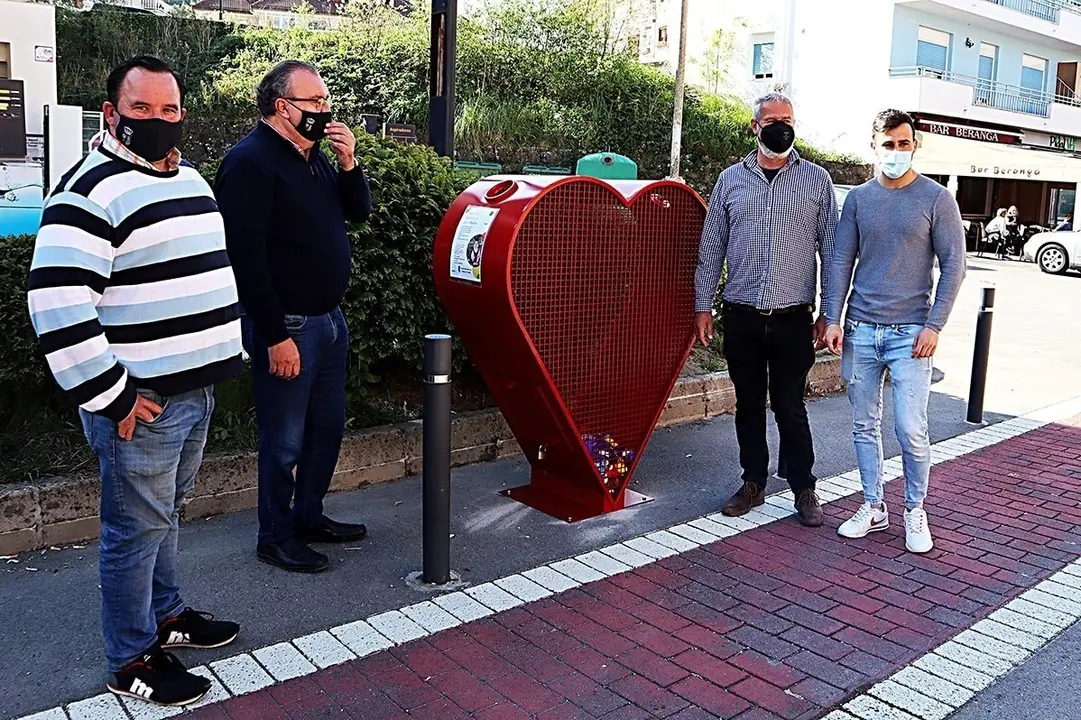 Contenedor solidario instalado en Hazas de Cesto para tapones pl&aacute;sticos