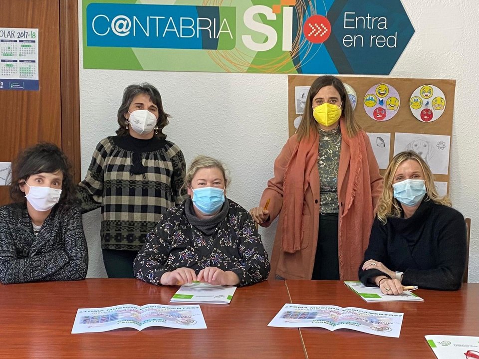 Firma del convenio entre COF Cantabria y el Ayuntamiento de Los Tojos para mejorar del uso de medicación en personas dependientes
