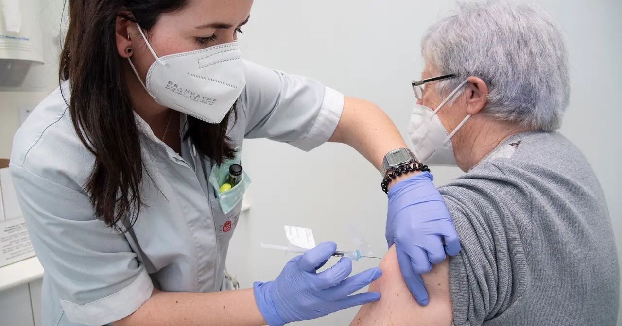 Pacientes de muy alto riesgo de Navarra reciben la vacuna RNA en el Servicio de Oncolog&iacute;a del CHN