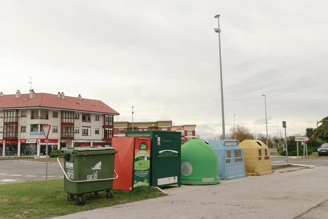 Archivo - Contenedores de basura 