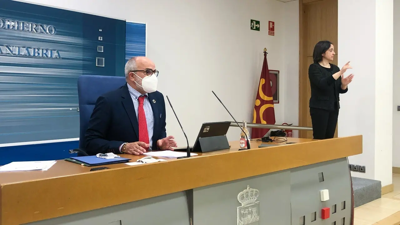 El consejero de Sanidad, Miguel Rodr&iacute;guez, informa en rueda de prensa de los acuerdos de la Junta de Gobierno