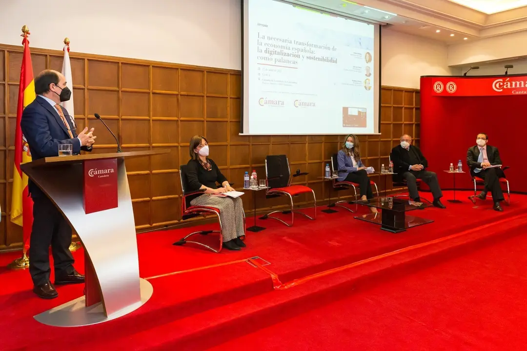 Jornada 'La necesaria transformaci&oacute;n de la Econom&iacute;a espa&ntilde;ola: la digitalizaci&oacute;n y la sostenibilidad como palancas' en la C&aacute;mara de Comercio de Cantabria