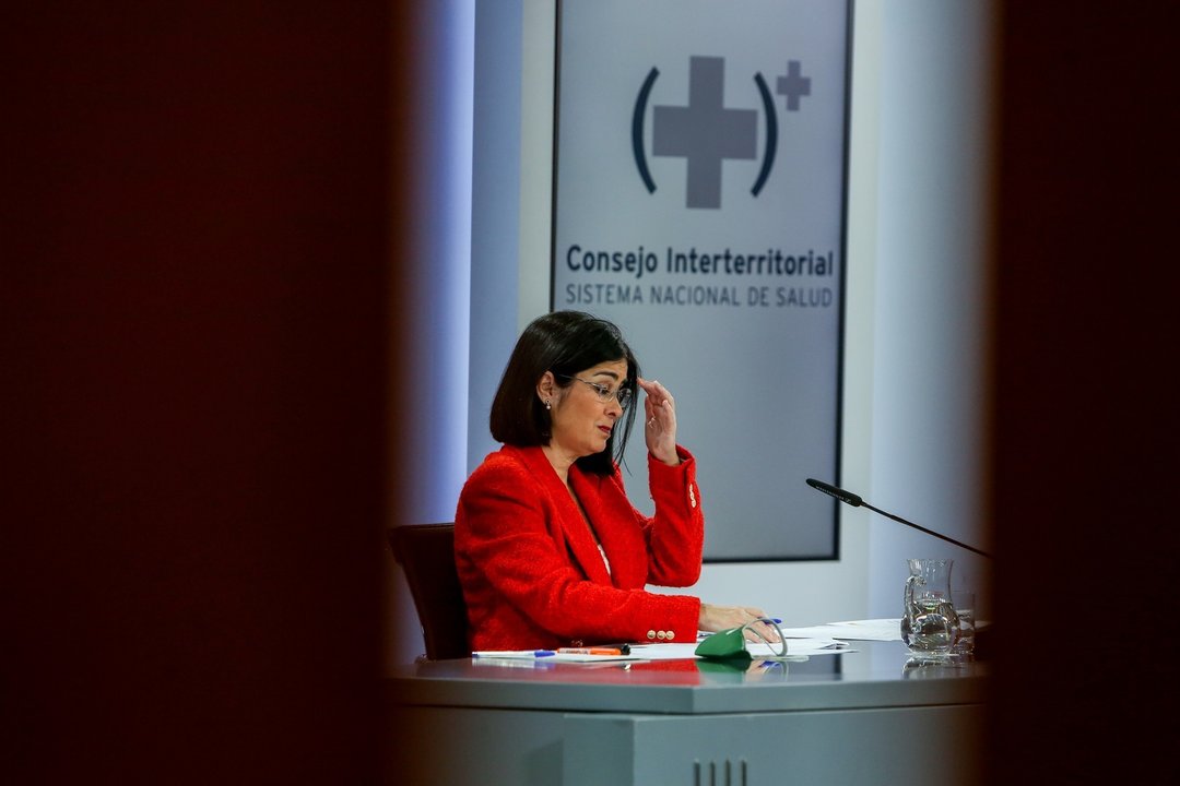 La ministra de Sanidad, Carolina Darias, durante una rueda de prensa tras la reunión del Consejo Interterritorial del Sistema Nacional de Salud, a 14 de abril de 2021, en Madrid (España).
