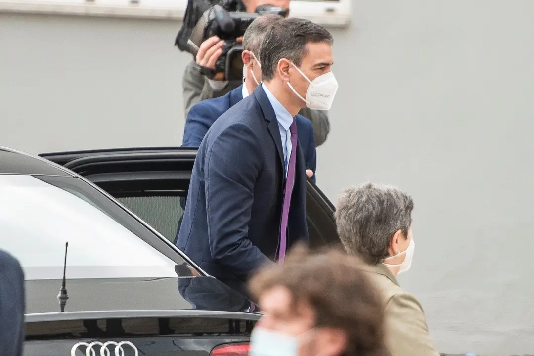 El presidente del Gobierno, Pedro S&aacute;nchez, a su llegada a una visita a las instalaciones de la farmac&eacute;utica Hipra, a 16 de abril de 2021, en Amer, Girona, Catalunya (Espa&ntilde;a)
